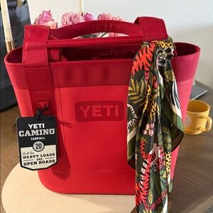 YETI Camino Carryall 20 Tote in Vibrant Red